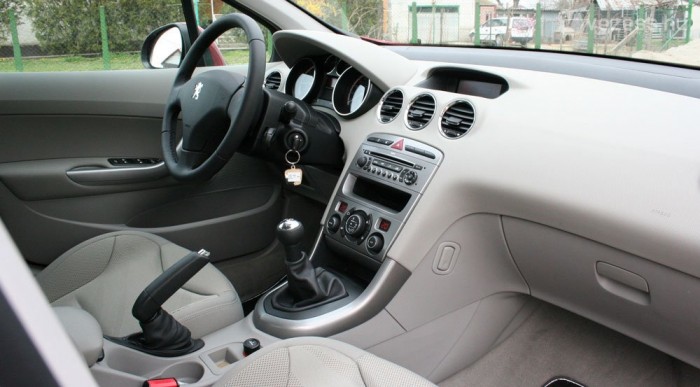 Van benne szatyortartó