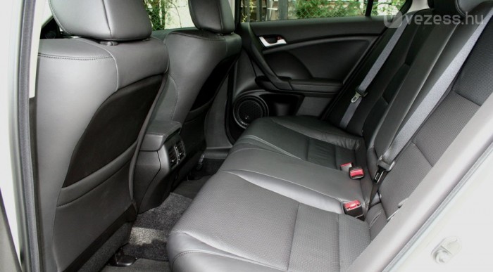 Közepes termetű sofőr mögött már nem jó tartósan utazni