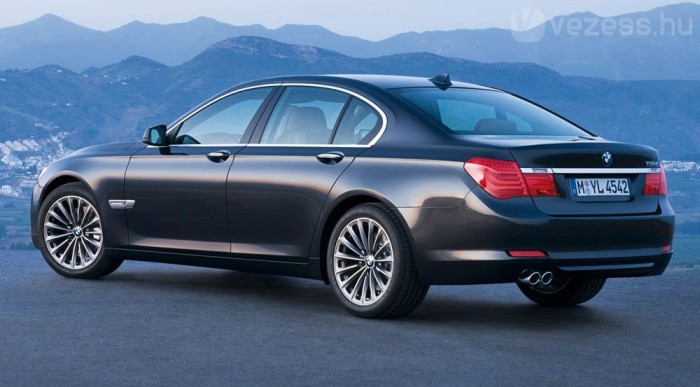 A golfütős hátsó ajtó maradt