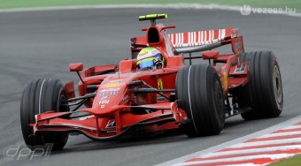 Massa összetörte a Ferrarit