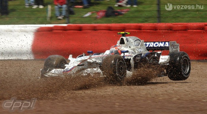 A Ferrari bénázott, Hamilton oktatott 9