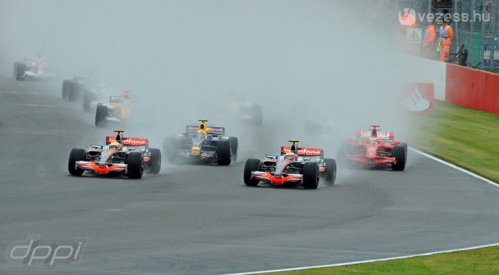 A Ferrari bénázott, Hamilton oktatott 6