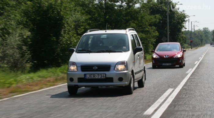Tényleg keveset fogyaszt? 7 | Vezess A hétköznapi autókat képviseli a 4 éves Suzuki
