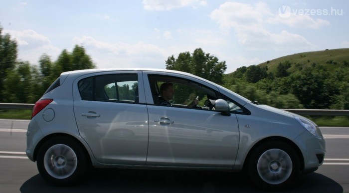 Tényleg keveset fogyaszt? 11 | Vezess Dobogós lett a Corsa és a Civic is