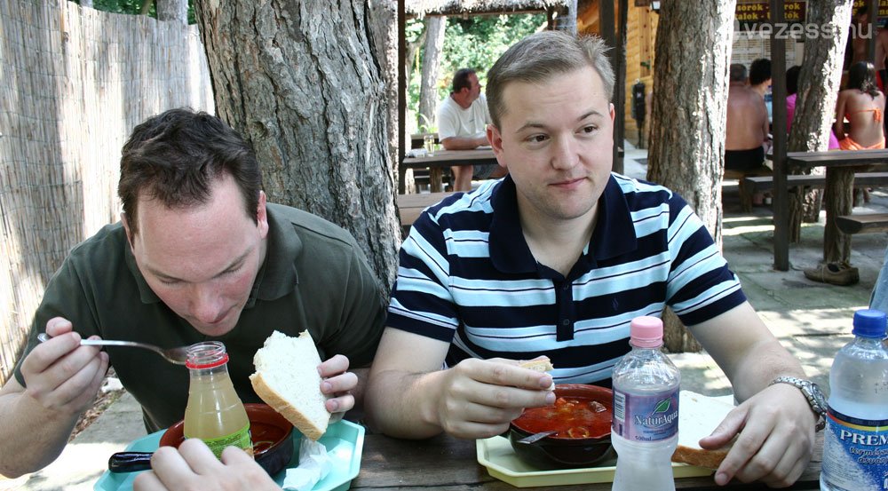 Dolgozóink a magyar tenger partján