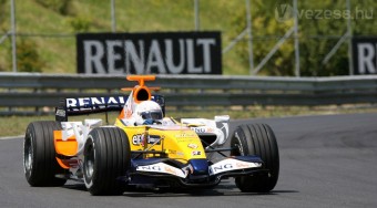 Palik 300-zal száguldott