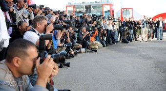 Räikkönen nekiugrott a fotósnak - videó