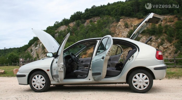 Nyitott ajtóval járassuk a klímát, míg elpárolog a vegyszer