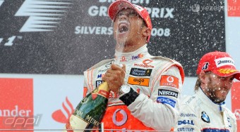 Hamilton alvással ünnepelt