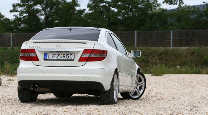 Kilátástalan hátsó részleg