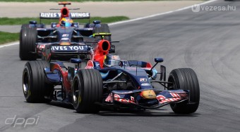 F1: A bajnok nem találja a gázpedált?