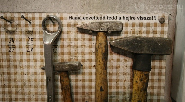 Sztrájk helyett ingyenmunka 9 Az olvasószerkesztőnk szerint ezt másképp írják