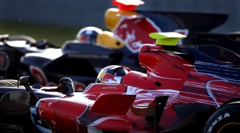 A Red Bull nyakán a kistestvér