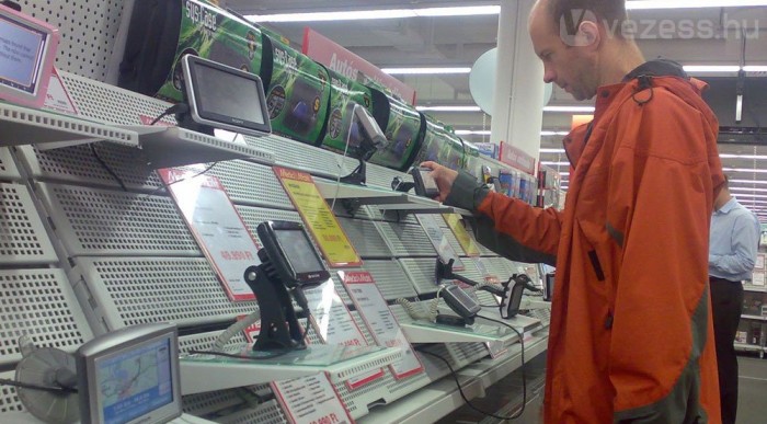 Egyik sem lát műholdat, hallatlan!