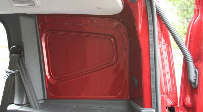 Ide csak lemez jut üveg helyett