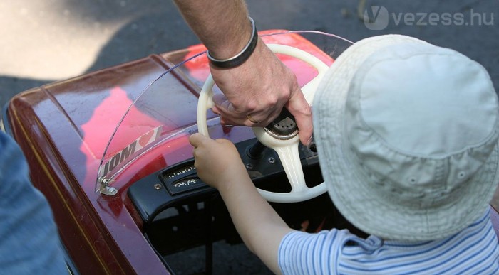 Kormánynál ne emeljük!