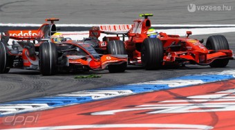 Hamilton kiosztotta Massát