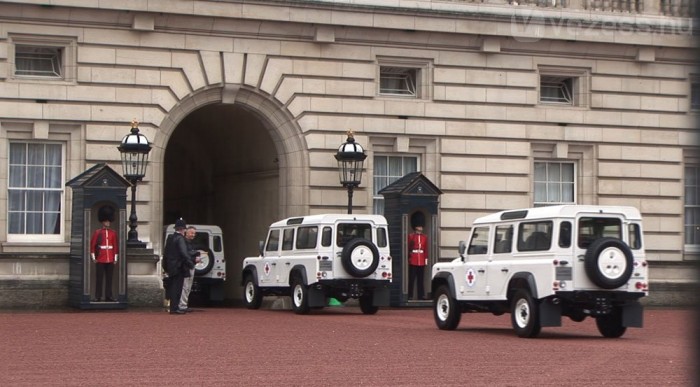 Land Roverek  a Vöröskeresztnél