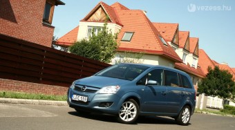 Opel Zafira: Kis motorral is jó