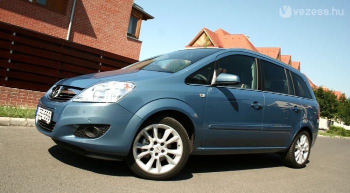 Robosztus, szögletes, németes