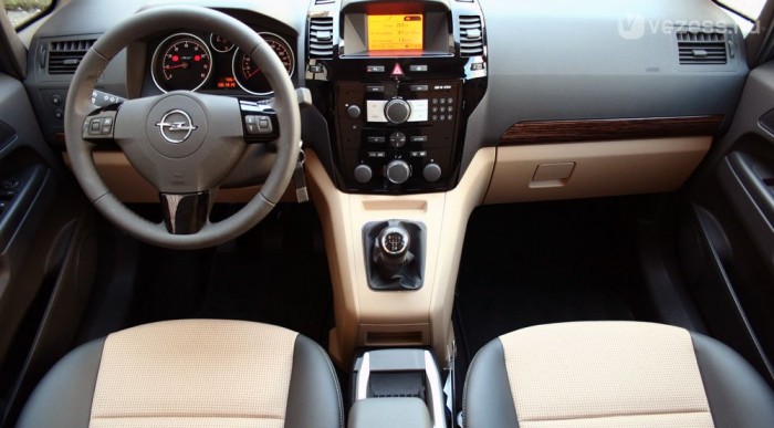 A Zongoralakk és a fabetét nélkül tökéletes lenne