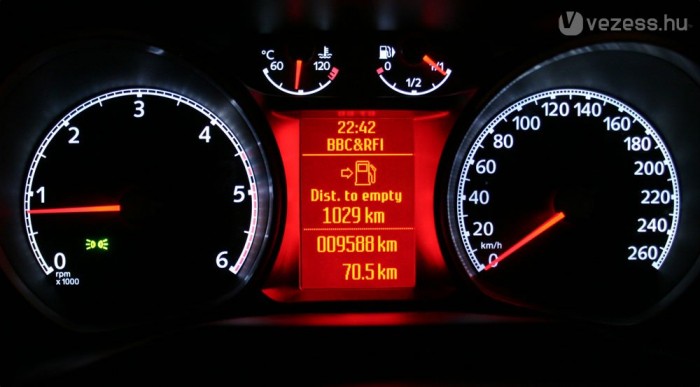 Várakozáskor ne menjen a motor