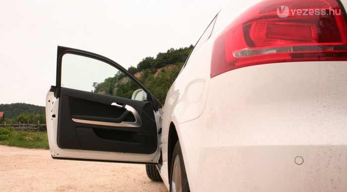 Kiszálláskor rossz a széles ajtó