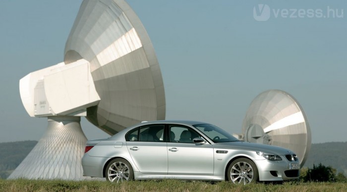 F1-es motor utcai BMW-kbe 4 | Vezess Összegyűjti az energiát