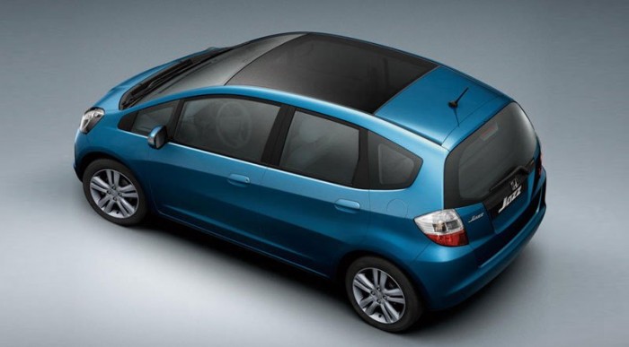 Üvegtető és tologatható hátsó ülés