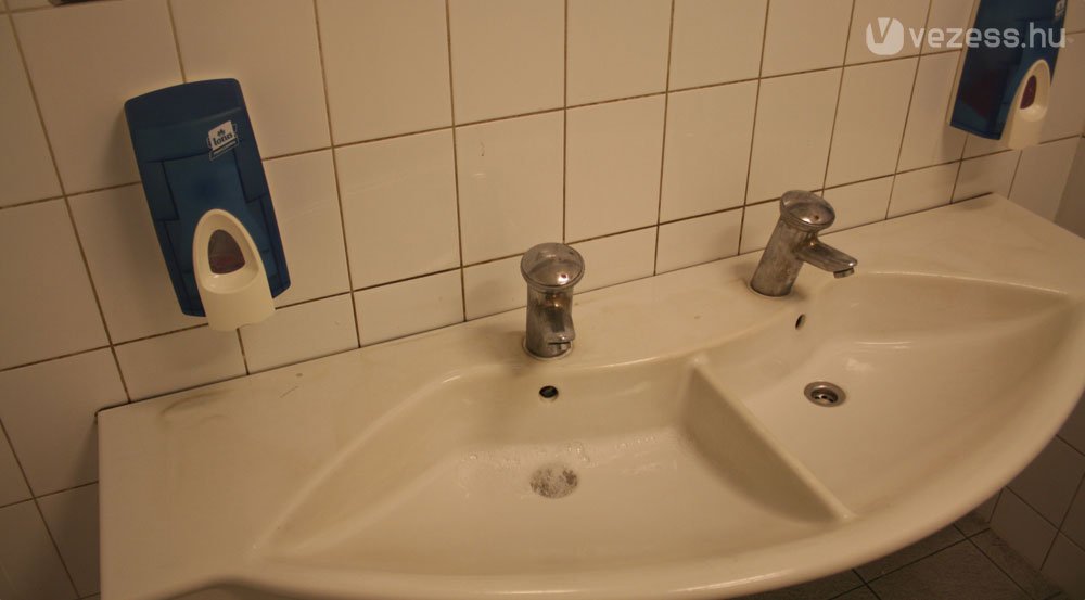 17798_161943_1000x700.jpg | Vezess | Vezess Van szappanhab, meleg víz, kéztörlő és kosz