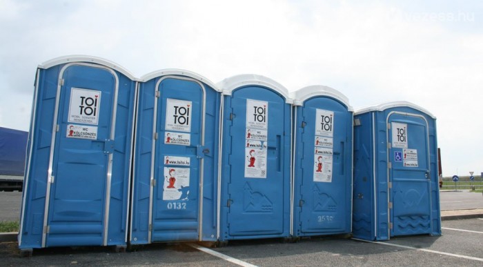 A nagy balatoni WC-teszt 14 | Vezess Átmeneti állapot, de van mozgássérült WC