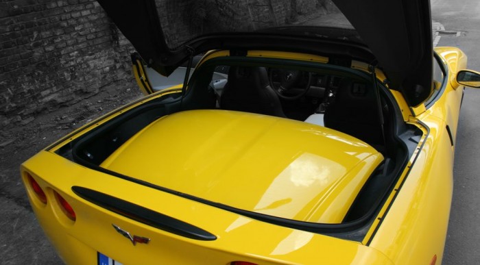 Ide jön a targatető