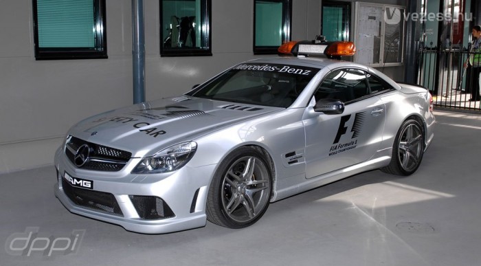 F1: Hamilton áruházba költözik 5