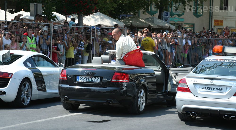 Palik a sógorával száguldozott 26