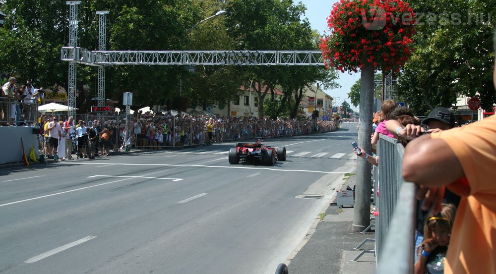 Palik a sógorával száguldozott 37