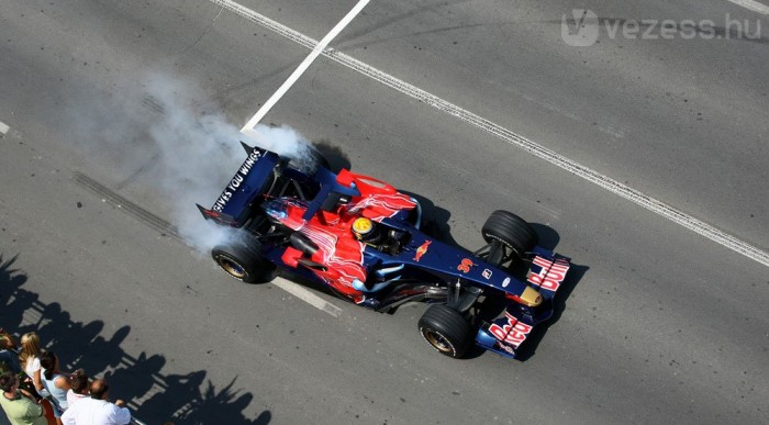 Palik a sógorával száguldozott 8 | Vezess Itt nem kell vigyázni a gumikra