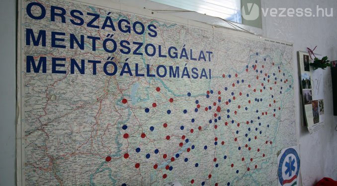 11939_93236_1000x700.jpg | Vezess | Vezess A pirosak nem a kékekkel harcolnak