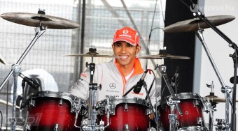 Hamilton dalra fakadt