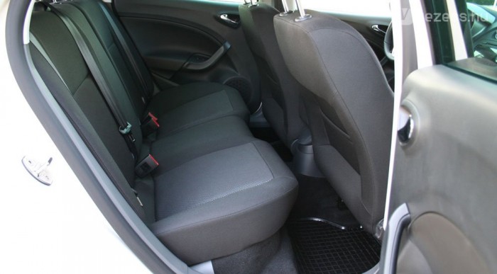 Egészséges a hátsó lábhely, de kicsi a fejtér