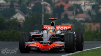 Hamilton átvette a vezetést