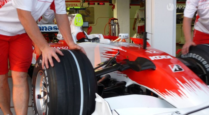 Izzadtunk a Toyotánál 8