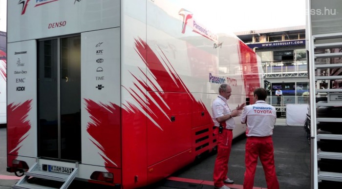 Izzadtunk a Toyotánál 7