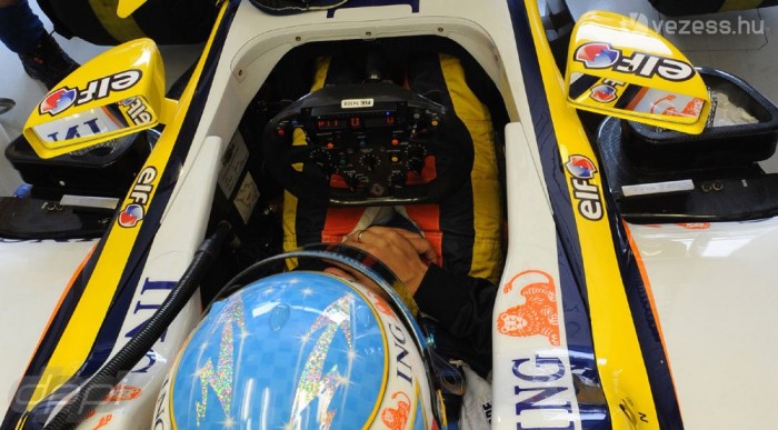 Hamilton fél lábbal a dobogón 8 | Vezess Mindkét Renault a top10-ben