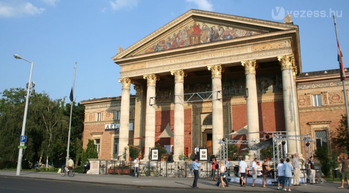 Szép körítés az F1-nek