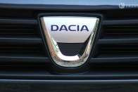 Új emblémával jött ki a Dacia