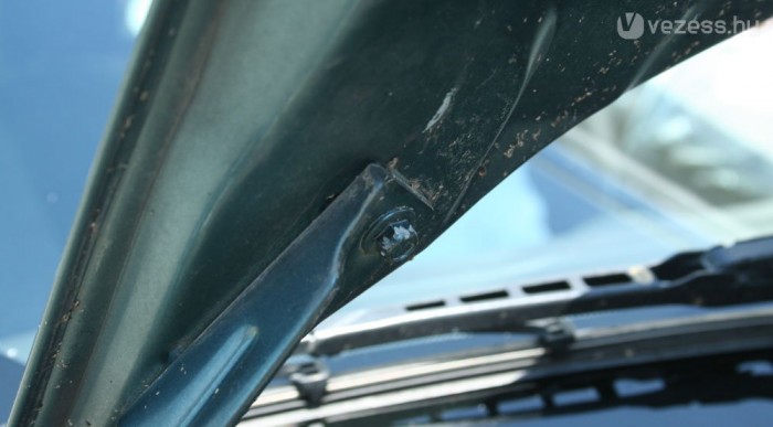 Átverés törött autóval 7 | Vezess Kopott a csavarfej, mert javításkor levették a motorházfedelet