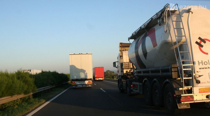 Végül a szögletes győzött