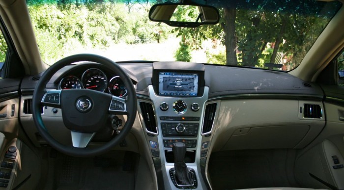 Bőr borítja a műszerfalat is