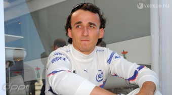 Kubica aláírt, Heidfeld bajban?