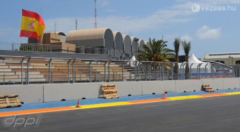 A Ferrarinak süt a nap Valenciában